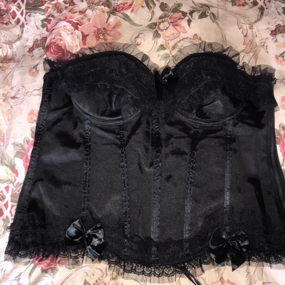 Black bustier